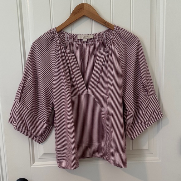 Loft Striped Wide Hem V-neck Top Medium - Picture 2 of 9